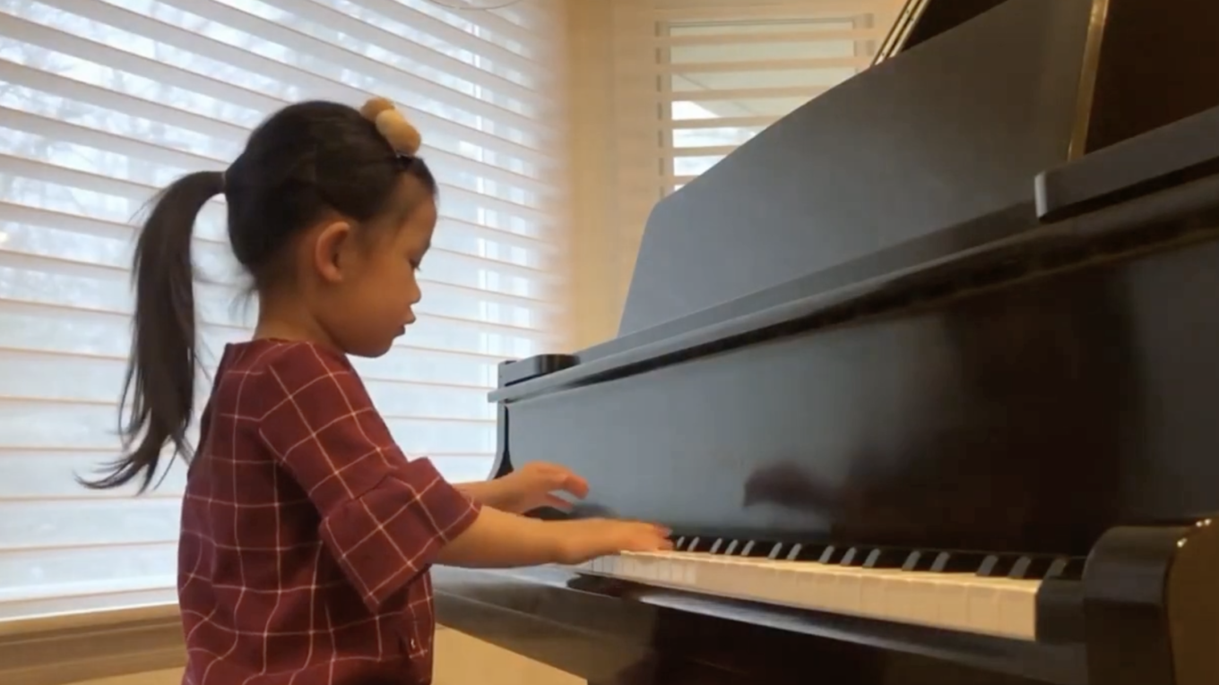 młoda pianistka