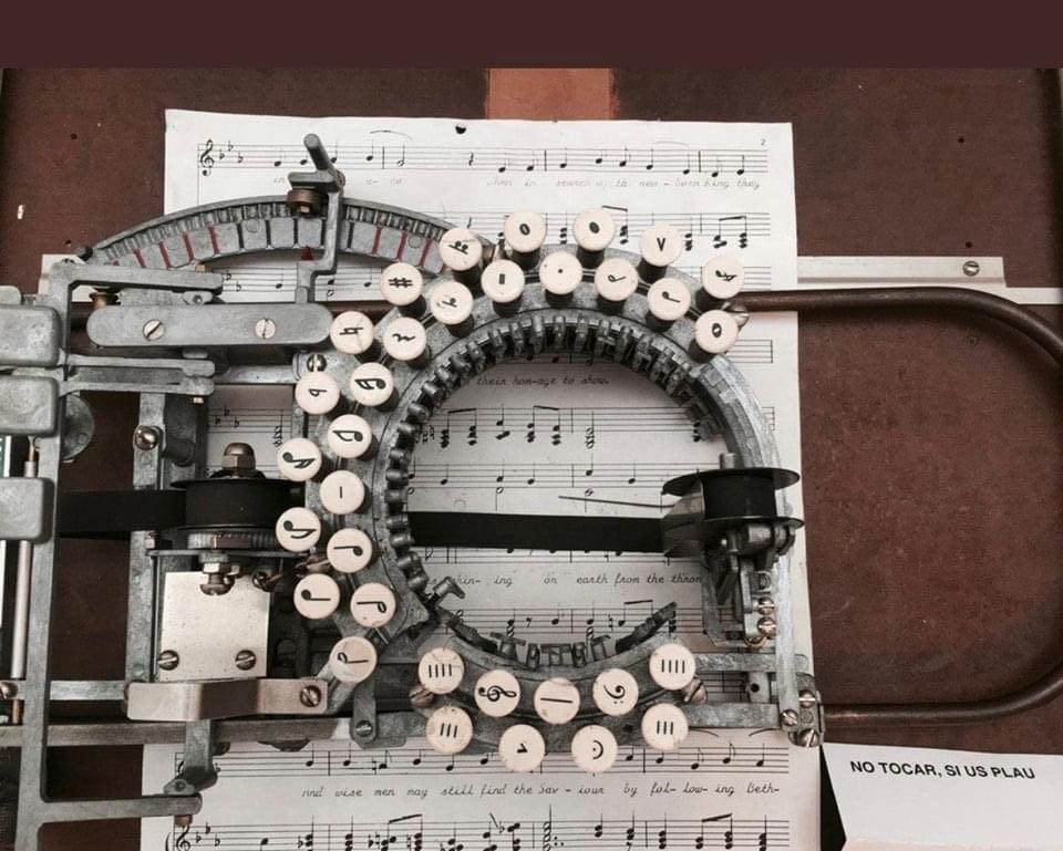 maszyna do pisania nut maszyna do pisania nut music typewriter
