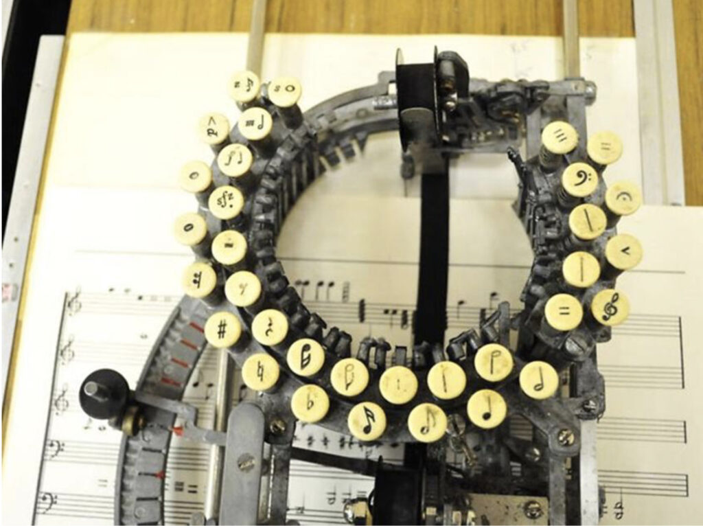 pisanie nut na maszynie music typewriter